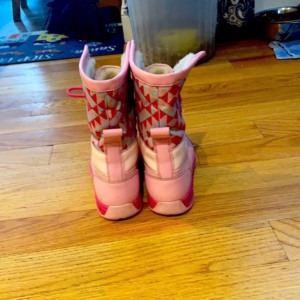 🚨SOLD🚨Kids ugg boots worn twice - Picture 3 of 5